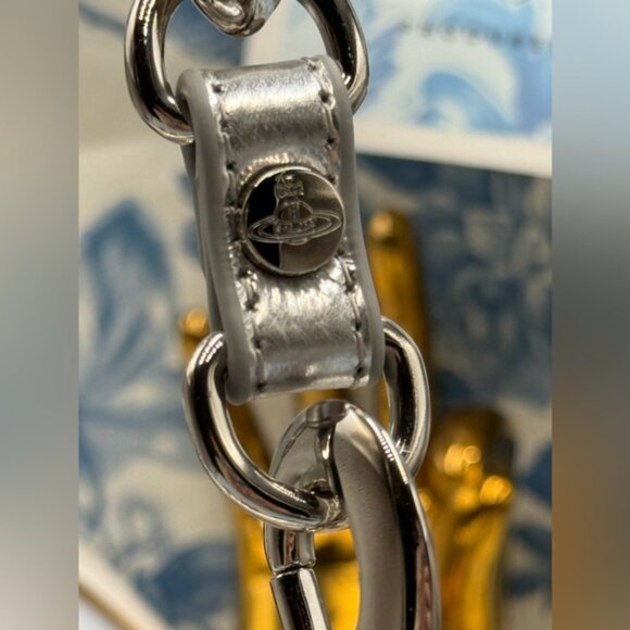 🆕 VIVIENNE WESTWOOD 🧿 NWOT Cindy Cylinder Shoulder Bag, Silver Metallic AUTH - Picture 6 of 16